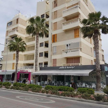 Haig'S Dream Flat On The Beach ลาร์นาคา ภายนอก รูปภาพ
