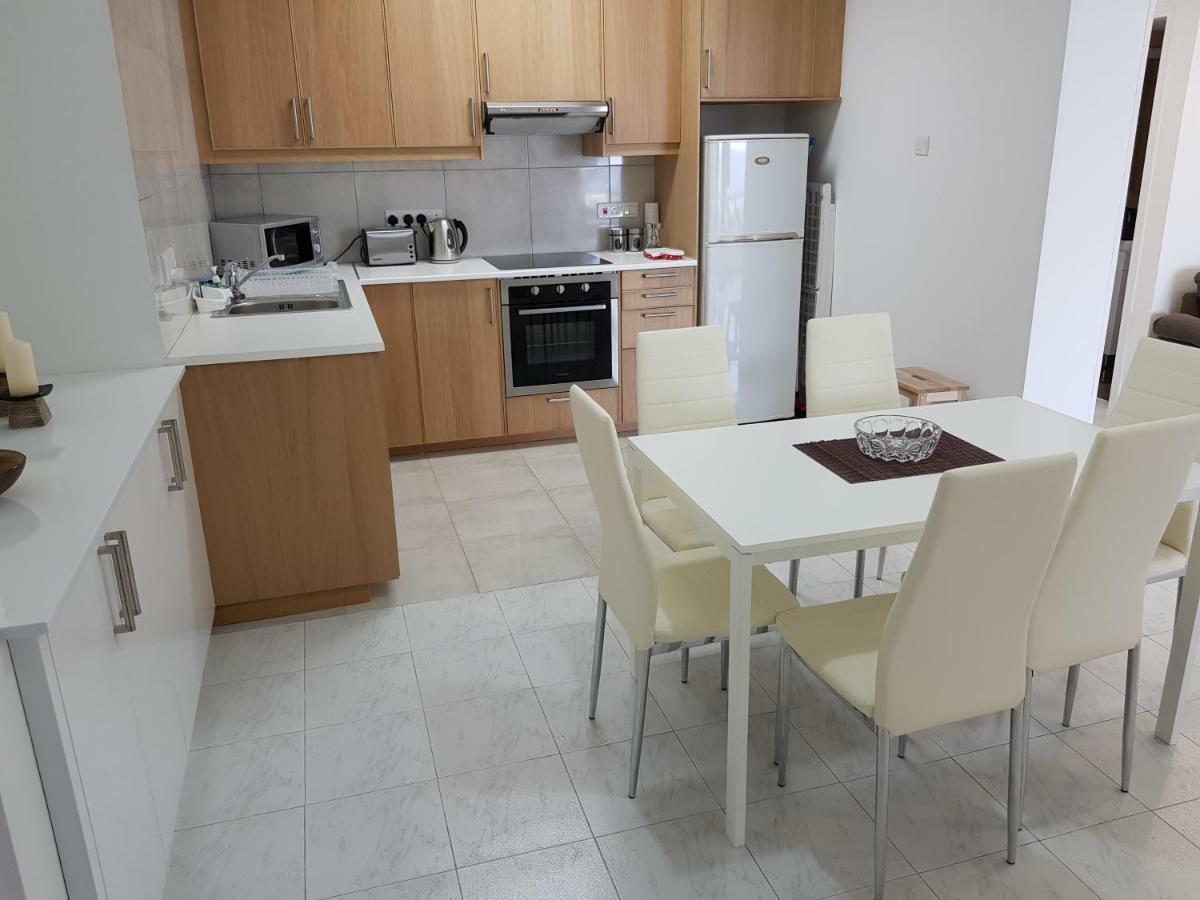 Haig'S Dream Flat On The Beach ลาร์นาคา ภายนอก รูปภาพ