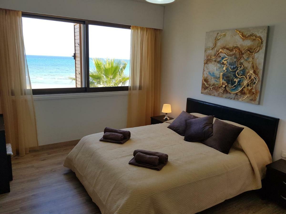 Haig'S Dream Flat On The Beach ลาร์นาคา ภายนอก รูปภาพ