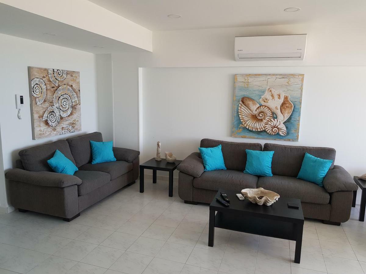 Haig'S Dream Flat On The Beach ลาร์นาคา ภายนอก รูปภาพ