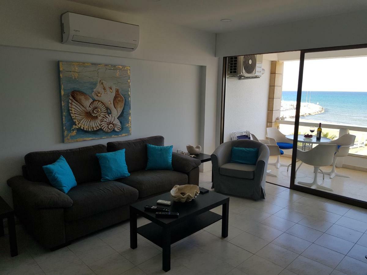 Haig'S Dream Flat On The Beach ลาร์นาคา ภายนอก รูปภาพ