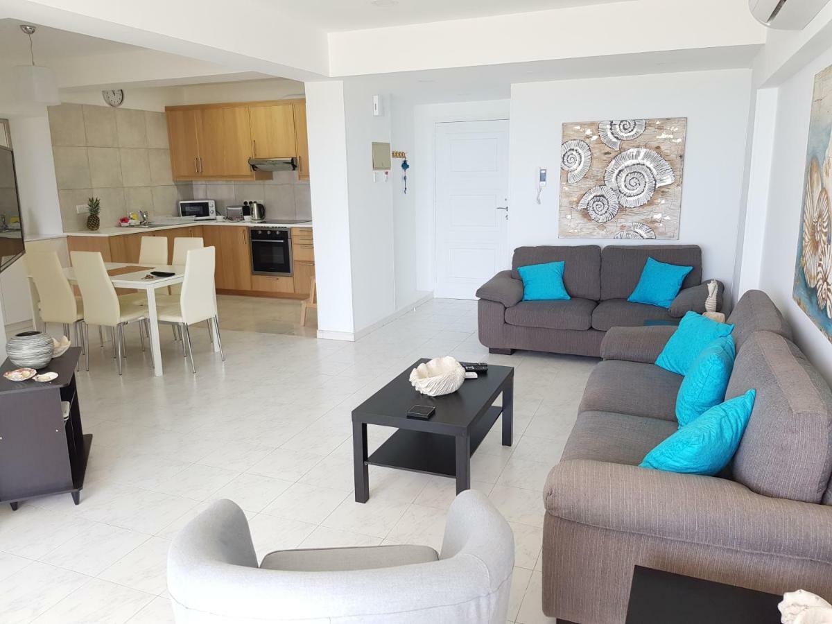 Haig'S Dream Flat On The Beach ลาร์นาคา ภายนอก รูปภาพ