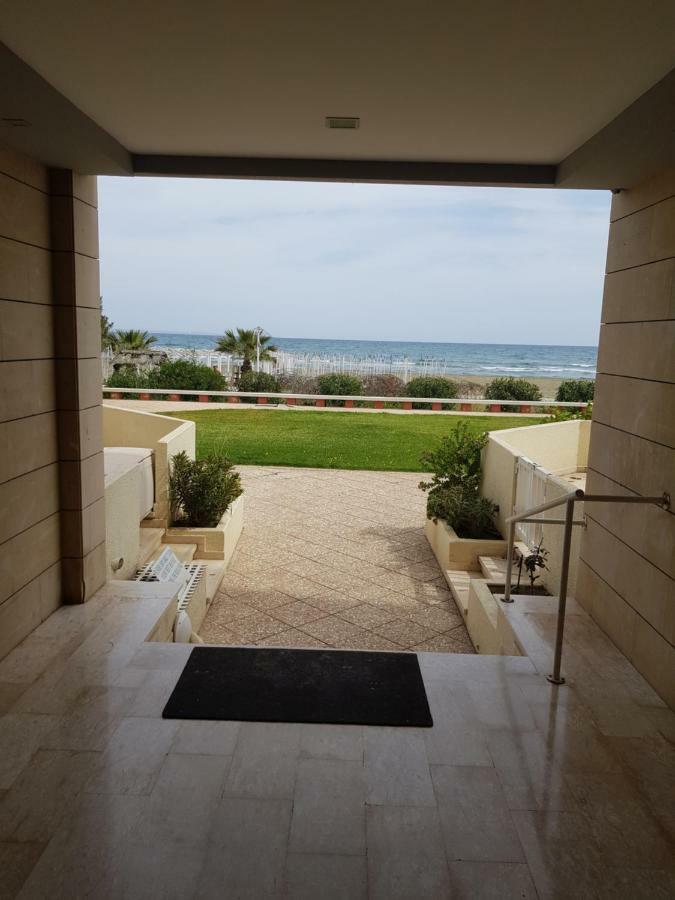 Haig'S Dream Flat On The Beach ลาร์นาคา ภายนอก รูปภาพ